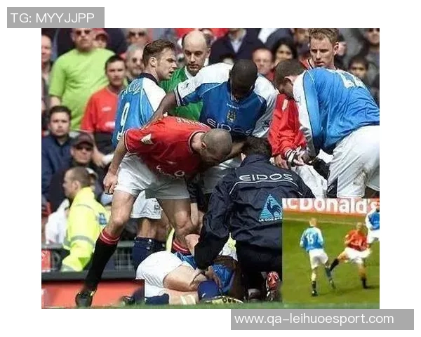 哈兰德铲射破门遭遇重创下身撞击立柱瞬间令人心疼